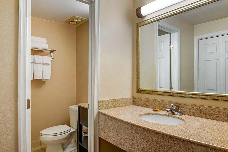 Best Western Plus Governor's Inn
