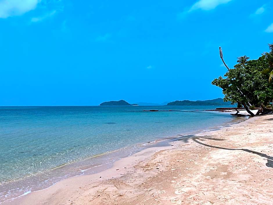 Kohmak HomeHug&Beachclub