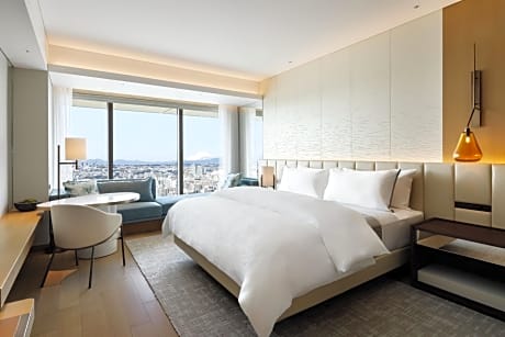 Deluxe King Room with City View