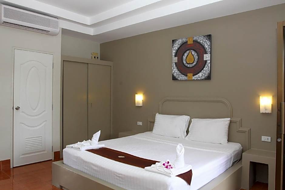 Tropical Palm Resort.