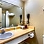 Quality Hotel & Suites
