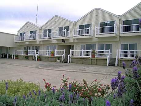 A Great Ocean View Motel