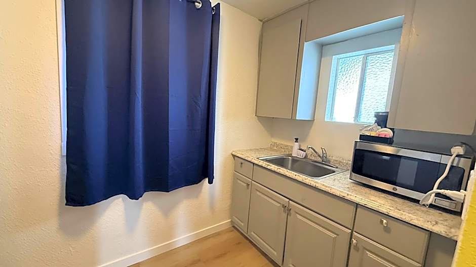 Lakeshore Inn Water Front