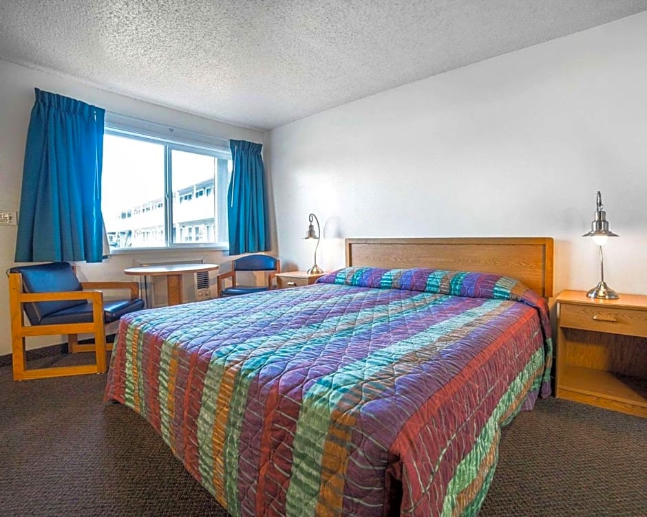 Rodeway Inn & Suites