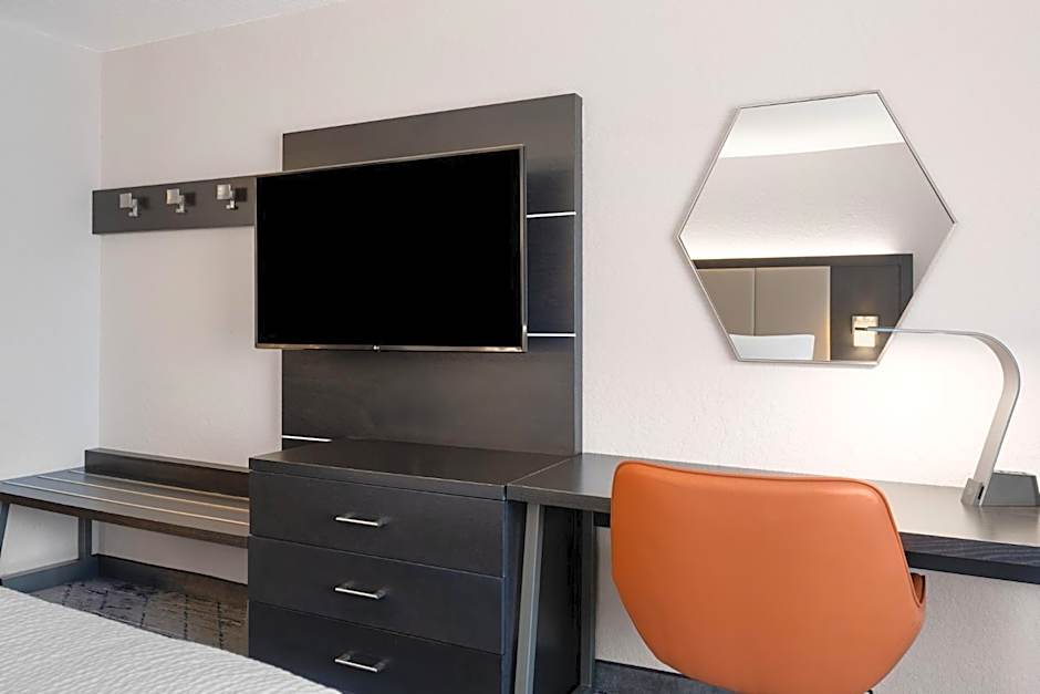 Holiday Inn Express St. Petersburg North / I-275 By IHG