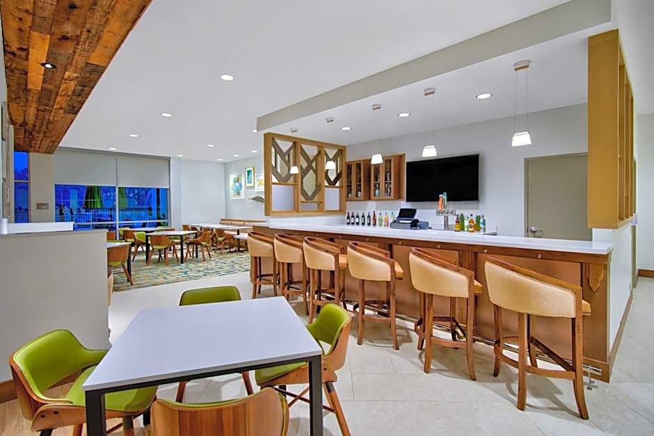 Fairfield Inn & Suites by Marriott Orlando Flamingo Crossing/Western Entrance