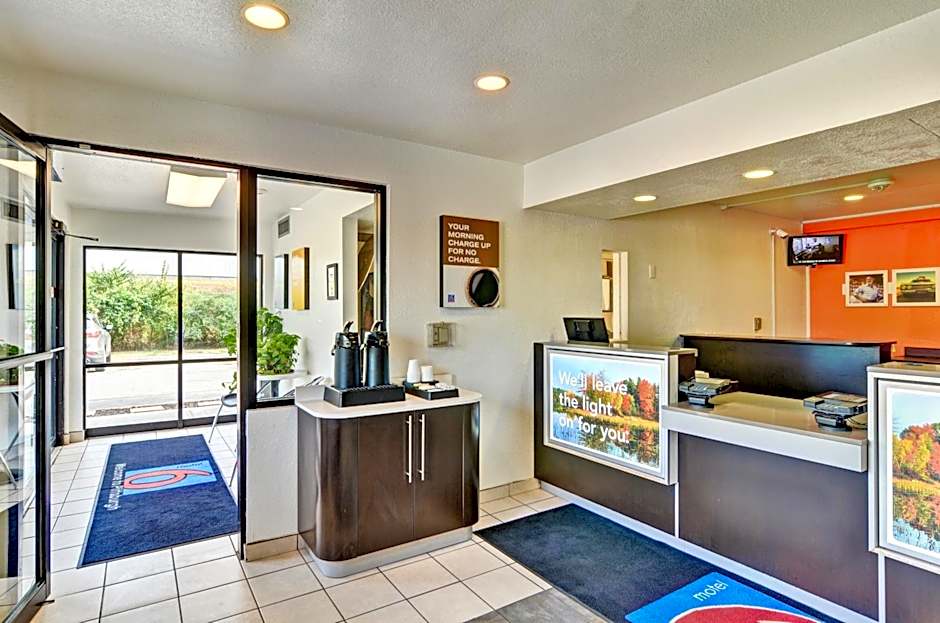Motel 6 Pittsburgh - Crafton