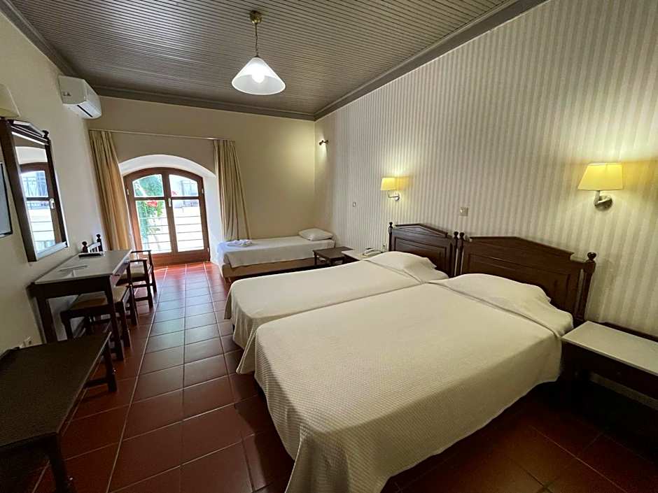 Zdjęcie 1 z 4 — Triple Room