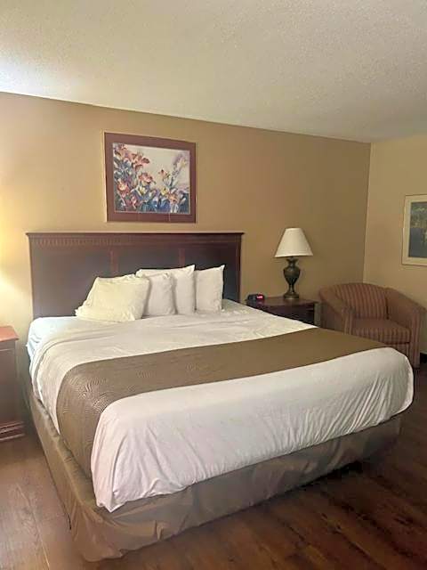 Baymont by Wyndham Battle Creek/I-94