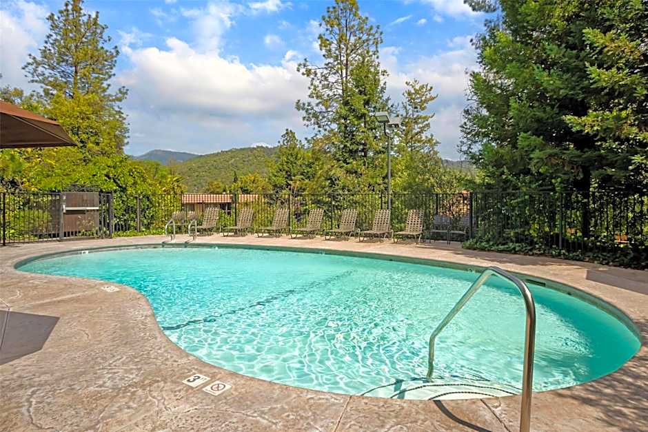 Best Western Plus Yosemite Gateway Inn