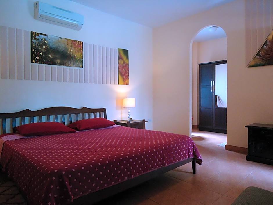 Lonops Gayparadise Hotel