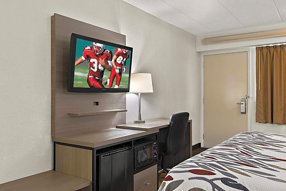 Red Roof Inn Cleveland - Westlake
