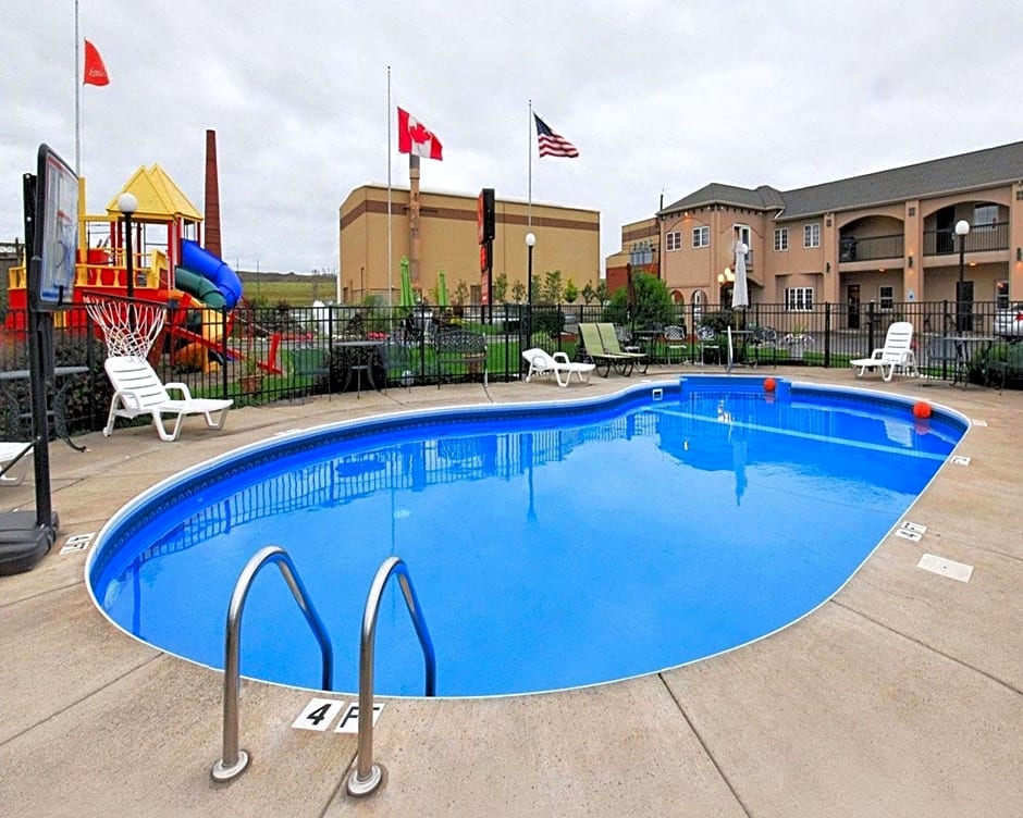Econo Lodge At The Falls North