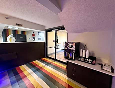 Motel 6 Jeffersonville, IN