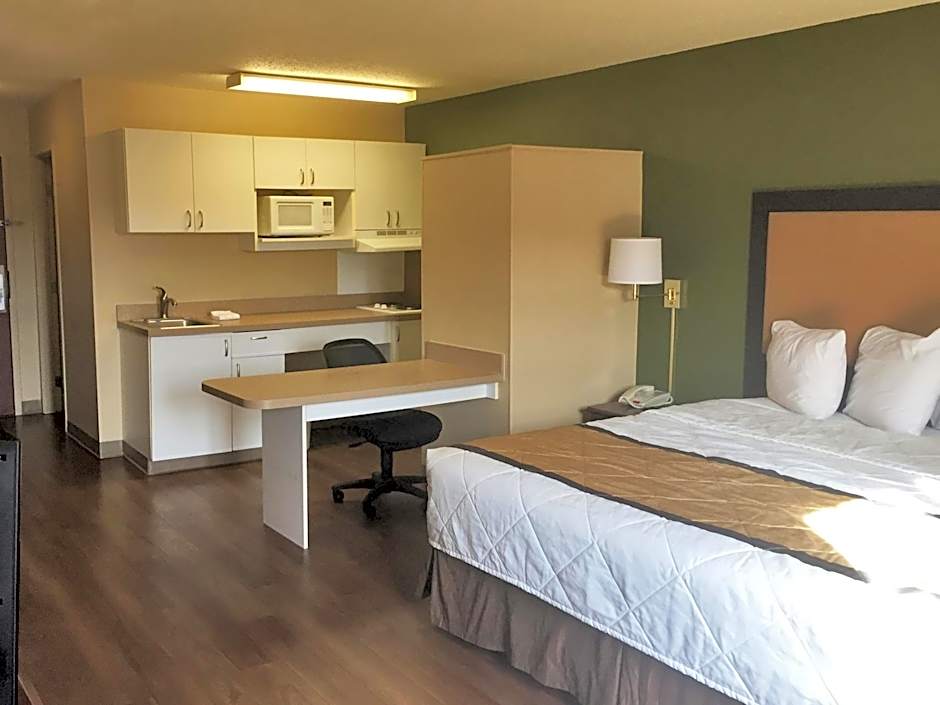 Photo 1 of 10 of Studio 1 King Bed