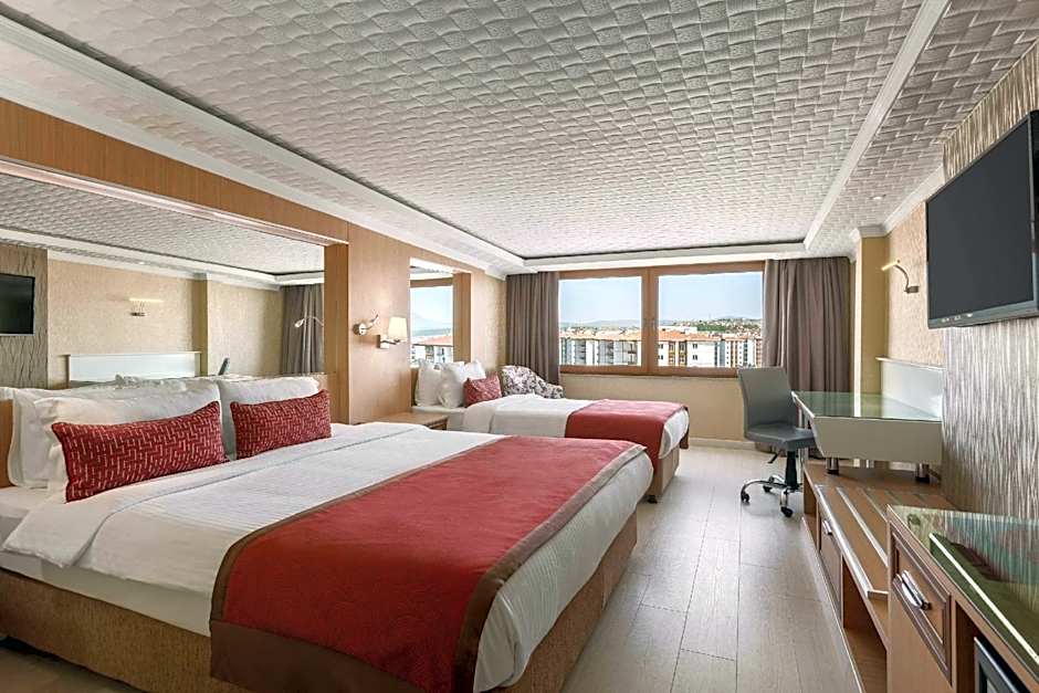 Photo 1 of 1 of Family 1 King Bed and 1 Twin Bed