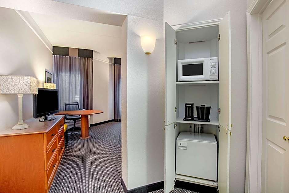La Quinta Inn & Suites by Wyndham Raleigh Durham International Airport