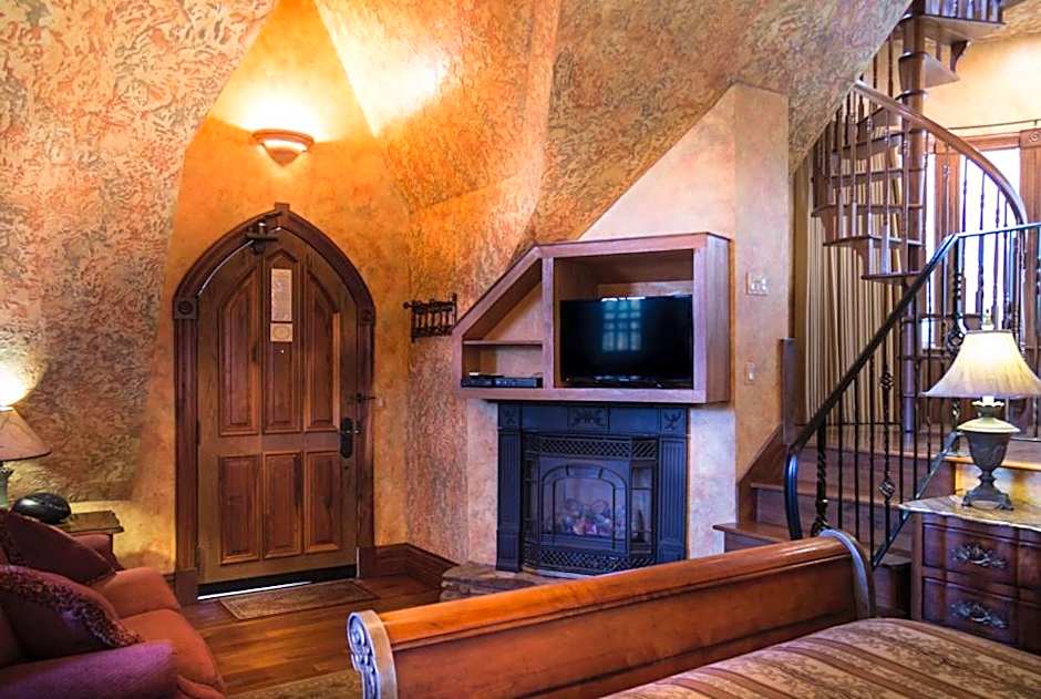 Landoll's Mohican Castle