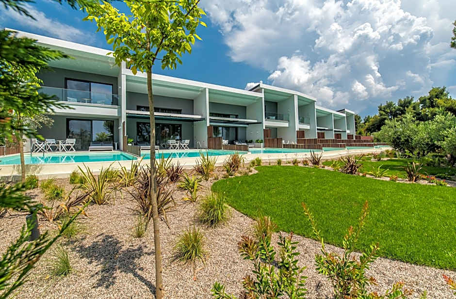 Lagomandra Luxury Suites with Private Pools