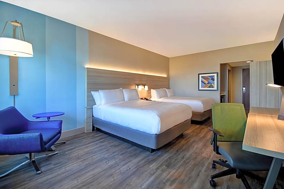 Photo 1 of 4 of 2 Queen Beds, Mobility Accessible, Bathtub, Balcony