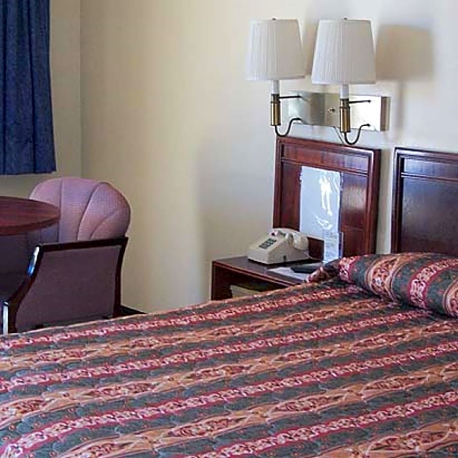 Mohican Little Brown Inn Loudonville