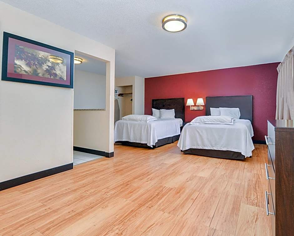 Red Roof PLUS+ & Suites Guilford