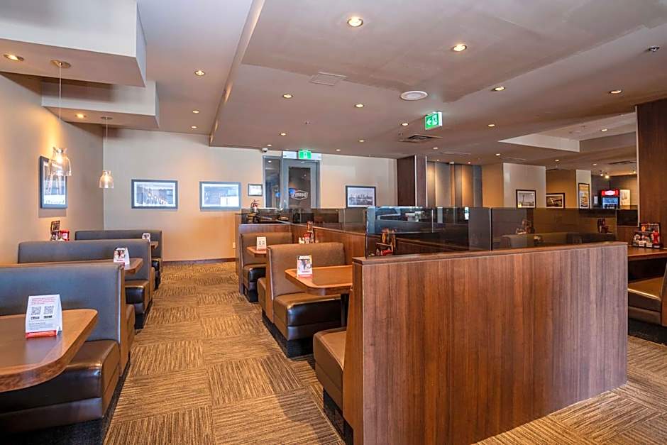 Sandman Signature Mississauga Hotel