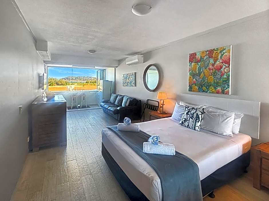 Blue on Blue Studio Room 1272