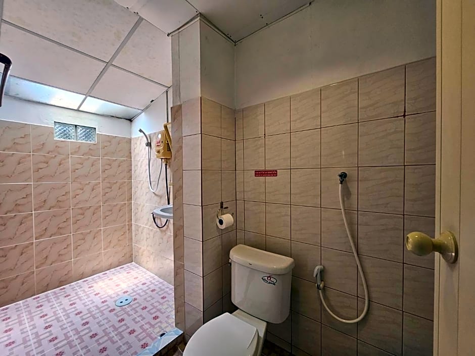 P California Inter Hostel