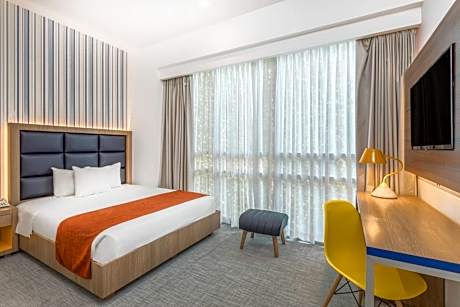 1 Queen Bed TRYP Room Non-Smoking