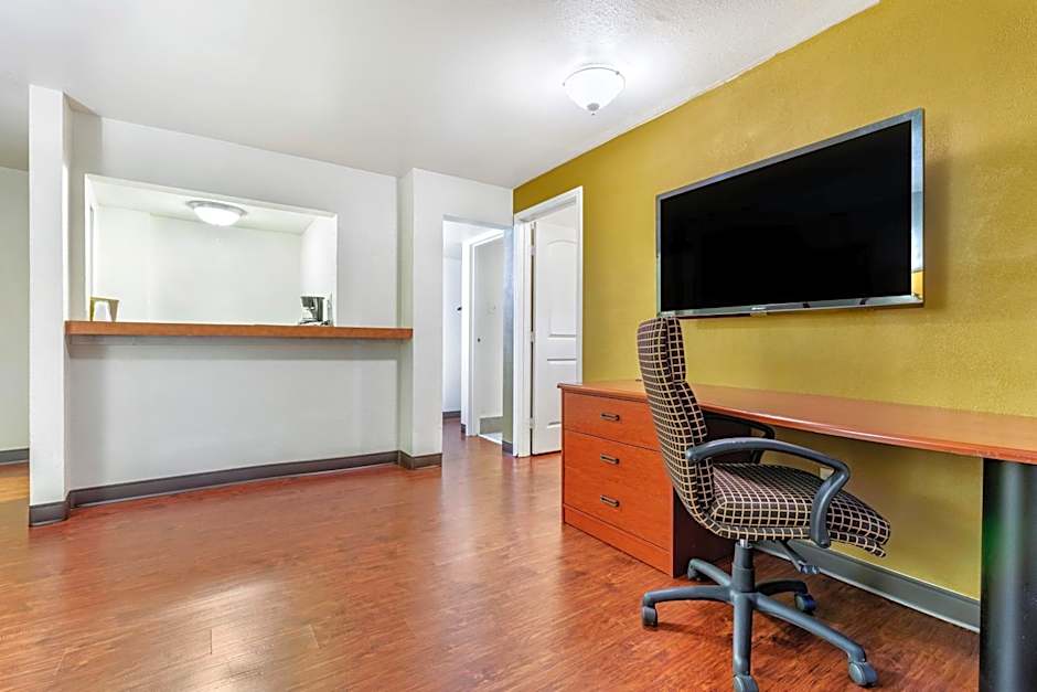 Rose City Inn & Suites