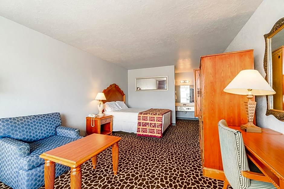 Castle Inn & Suites by OYO Lawton