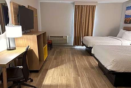 2 Double Beds Efficiency Room Non-Smoking