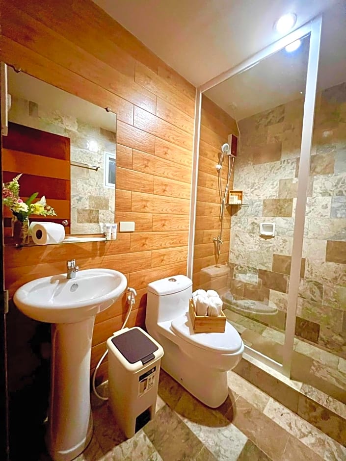 Elliannah Pines Hotel