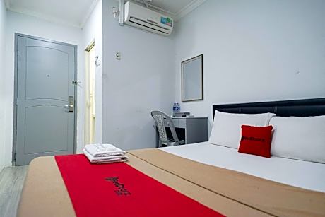 RedDoorz near Nagoya Citywalk Batam 4