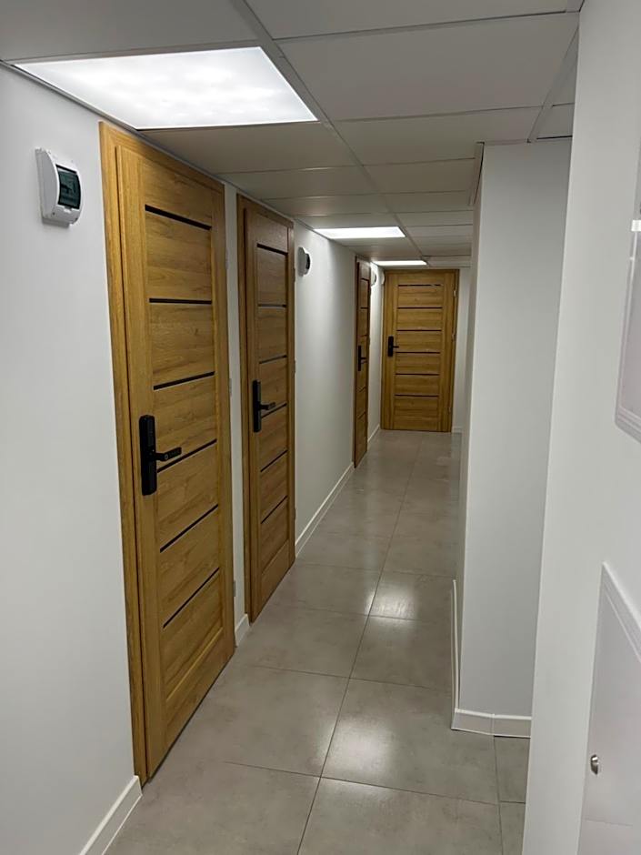 Yellow Hostel - Free Breakfast - The best service in Katowice - Free Parking