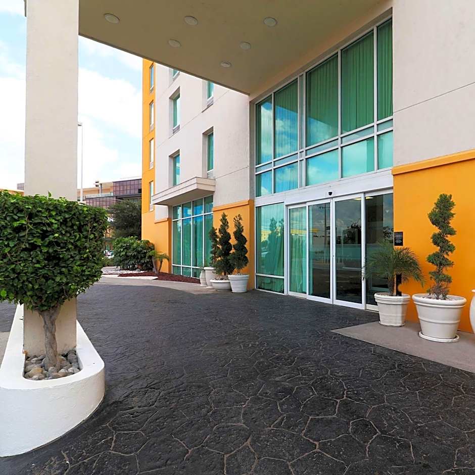 Hampton Inn By Hilton Reynosa