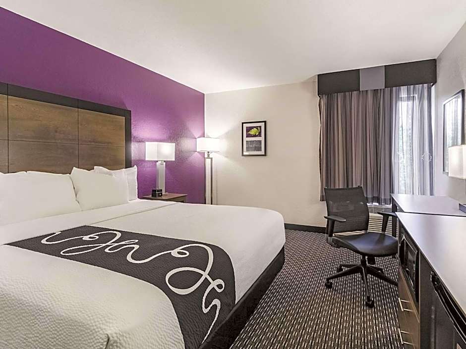 Photo 1 of 5 of Deluxe 1 King Bed