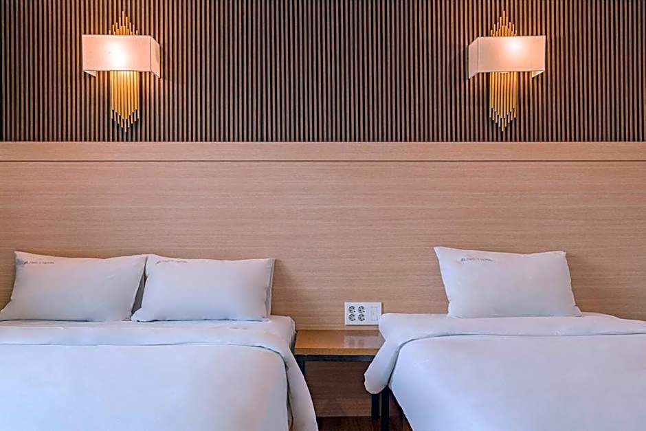 Two Y Hotel