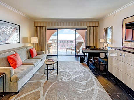 One-Bedroom King Suite with Harbor View