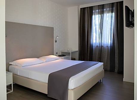Standard Double Room with Hill View