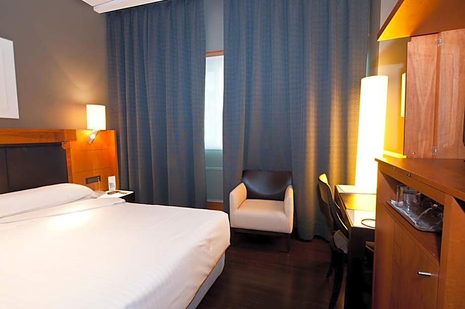 Photo 1 of 5 of Single Room