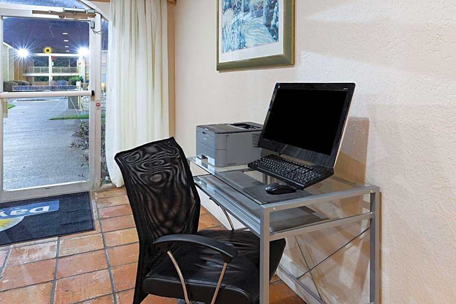 Days Inn by Wyndham Del Rio