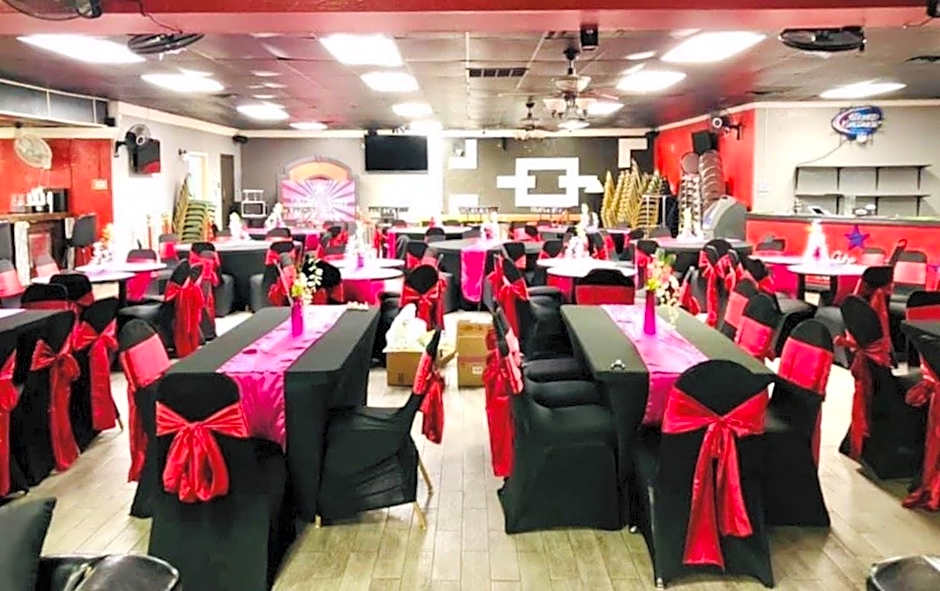 R Nite Star Inn and Suites -Home of the Cowboys & Rangers