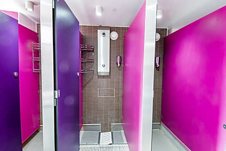 Bed in 6-Bed Mixed Dorm Shared Bathroom