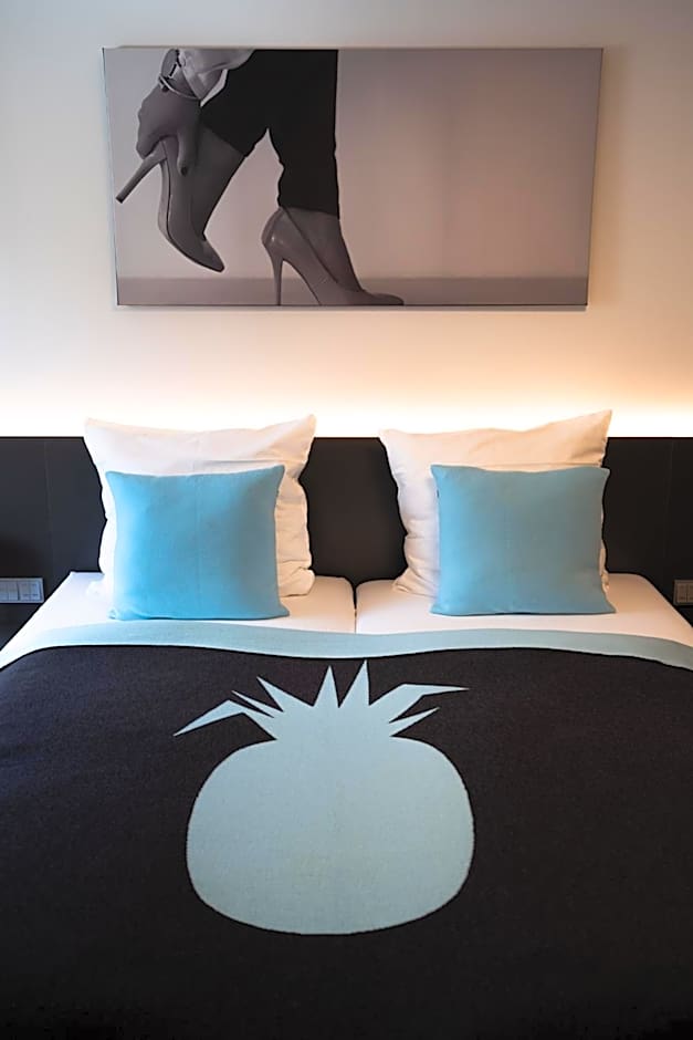 Mood contemporary living