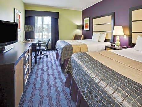 1 King Bed Suite Non-Smoking
