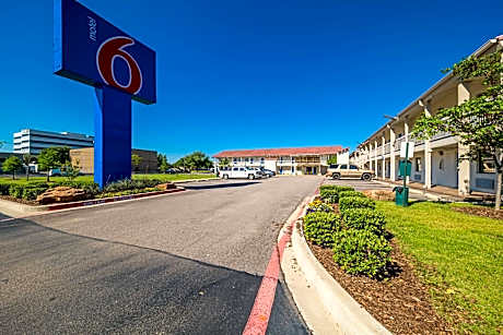 Motel 6-Dallas, TX - Farmers Branch