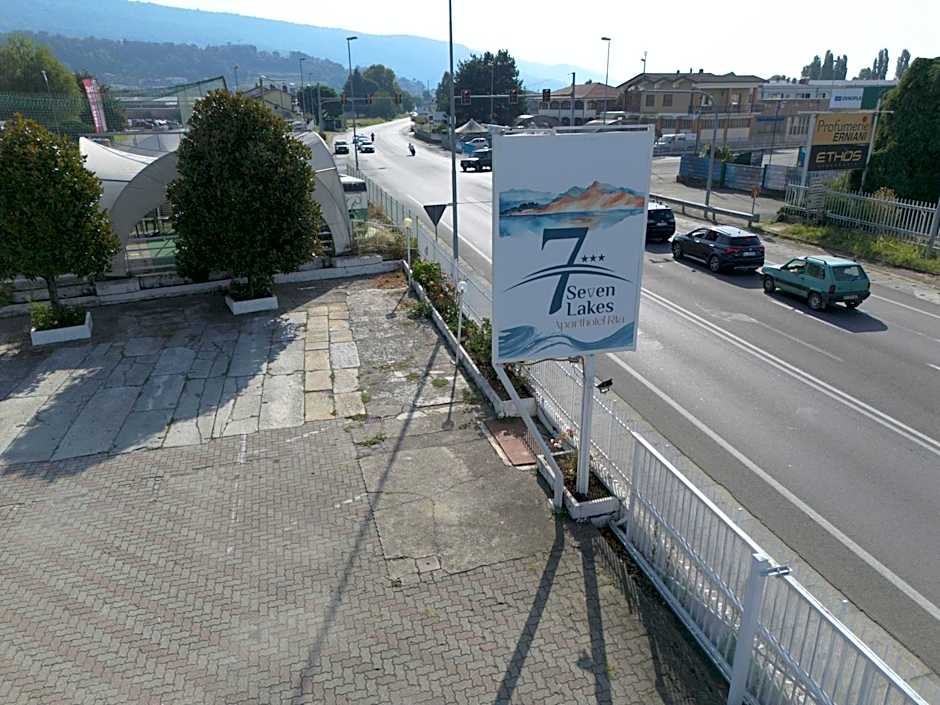 7 LAKES Aparthotel