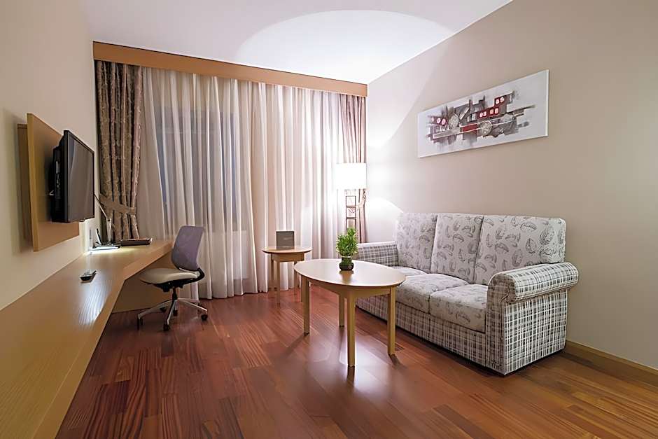 Dedeman Oskemen Tavros Hotel